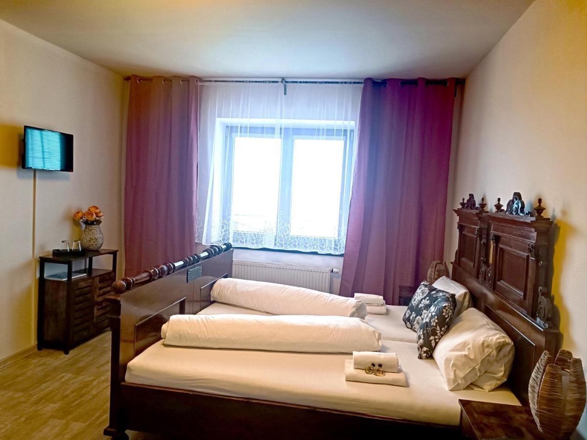 Penzion U Svarcu Zduchovice Ngoại thất bức ảnh