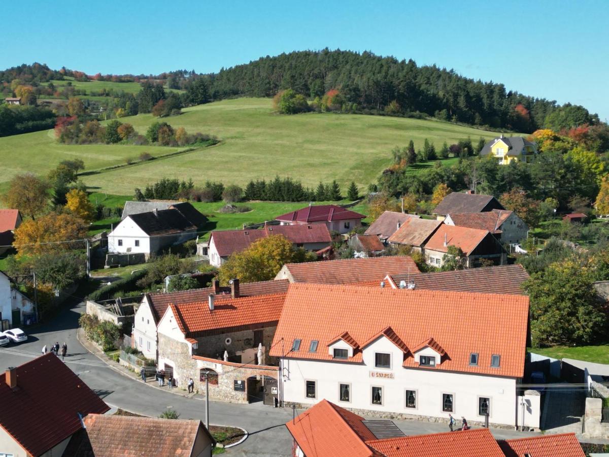 Penzion U Svarcu Zduchovice Ngoại thất bức ảnh